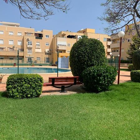 Apartamento 3 dormitorios en la playa de Almeria. Roquetas de Mar Exterior foto